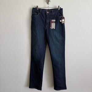 NWT Amanda Dark wash tapered leg jeans in a size 6. From Gloria Vanderbilt